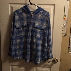 Lovely blue colored plaid shirt with hood is perfect for a date night!